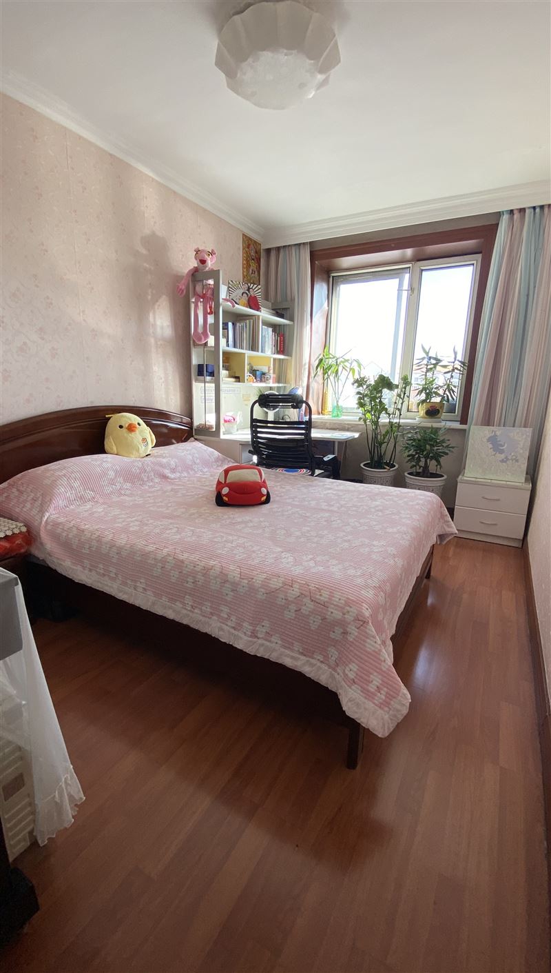 建行花園小區(qū)，五小四中市政府附近