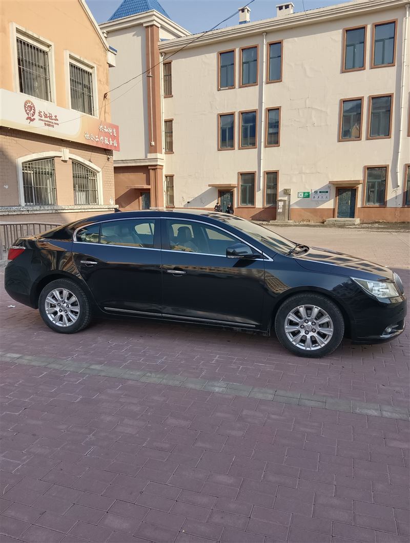 11年別克君越自動(dòng)擋高配原值20萬