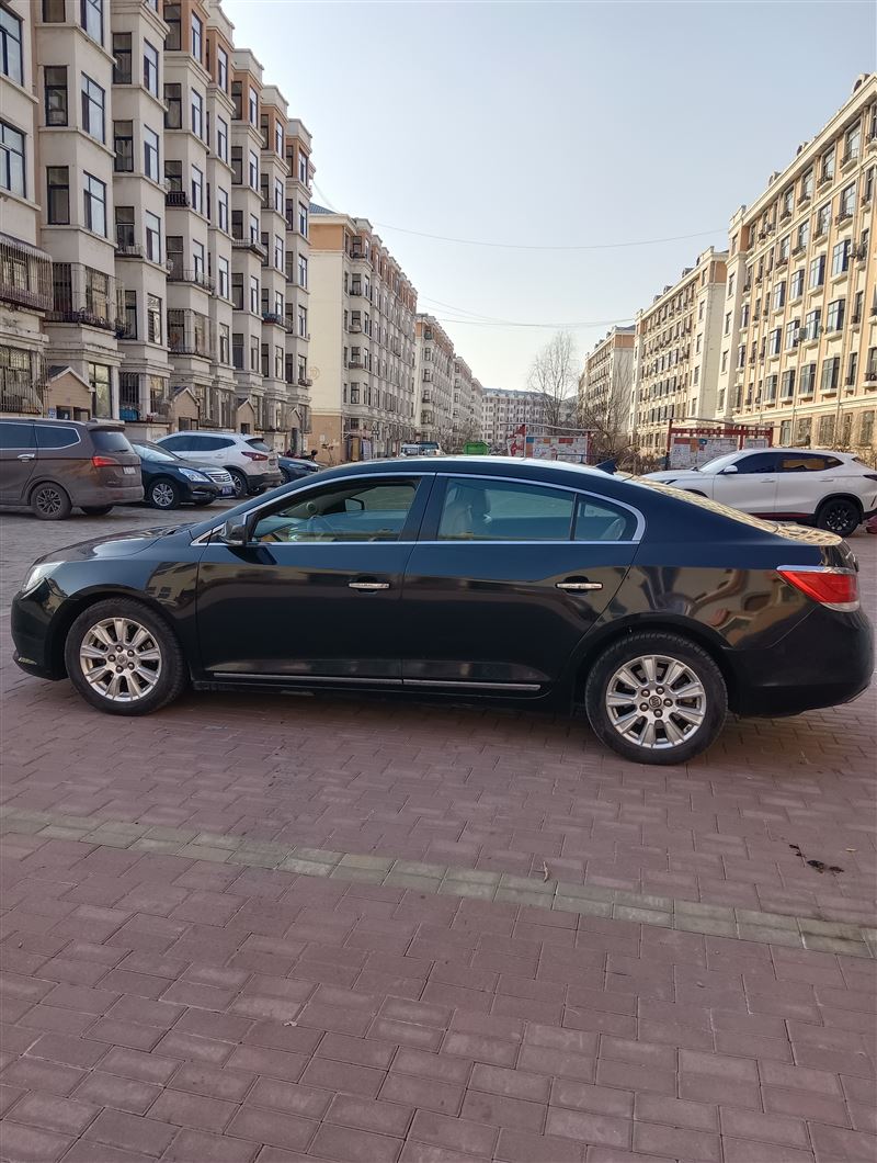 11年別克君越自動(dòng)擋高配原值20萬