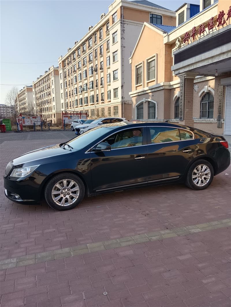 11年別克君越自動(dòng)擋高配原值20萬