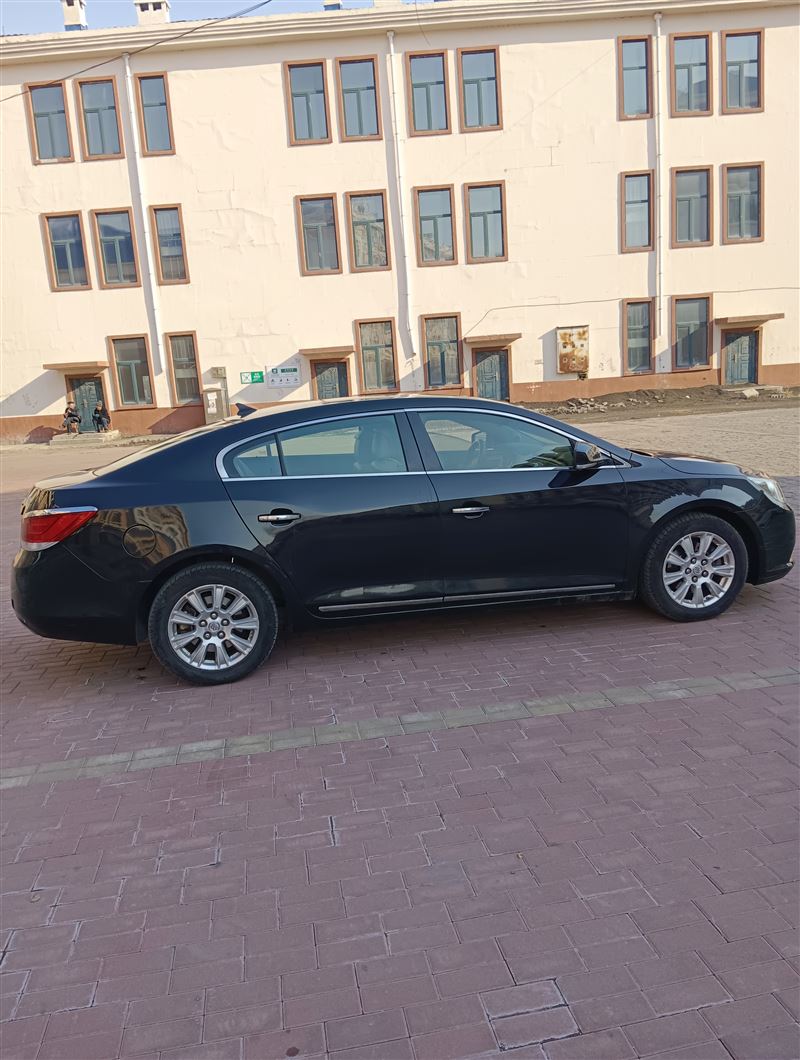 11年別克君越自動(dòng)擋高配原值20萬